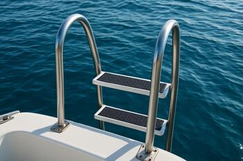 Stern ladder locked with clean non-slip steps