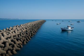 Colaba breakwater with deep blue and boats resting